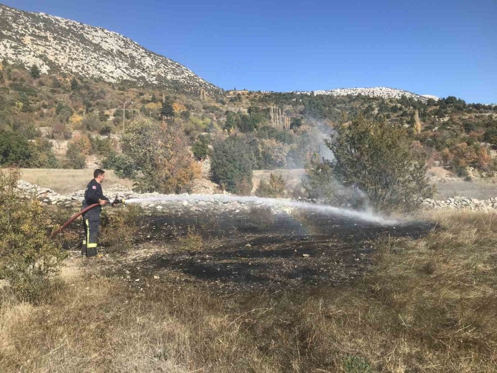 Akseki’de tarım arazisinde yangın