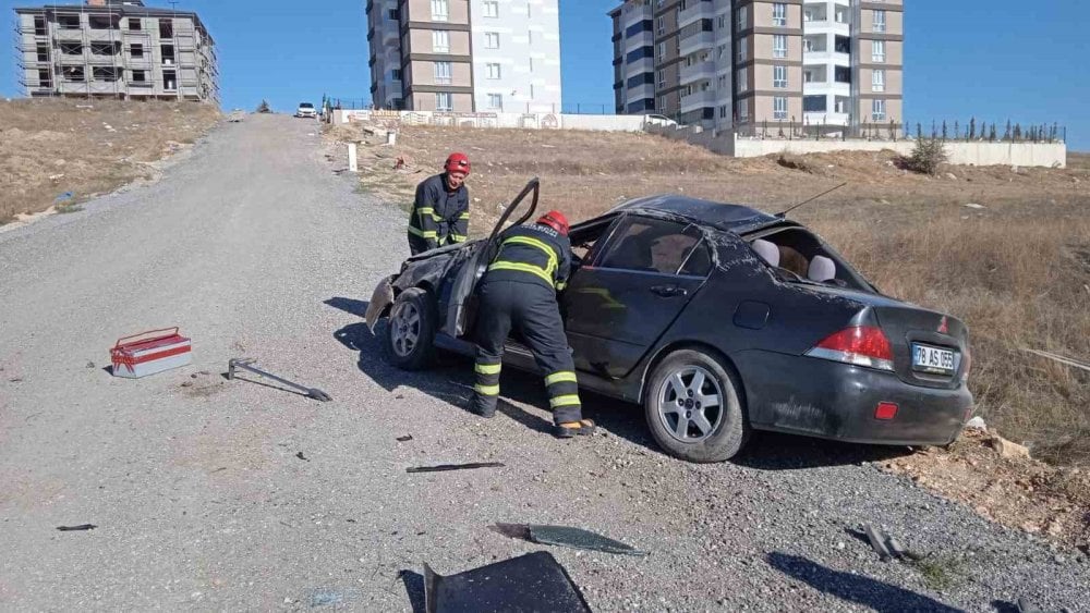 Ehliyetsiz sürücü otomobile takla attırdı