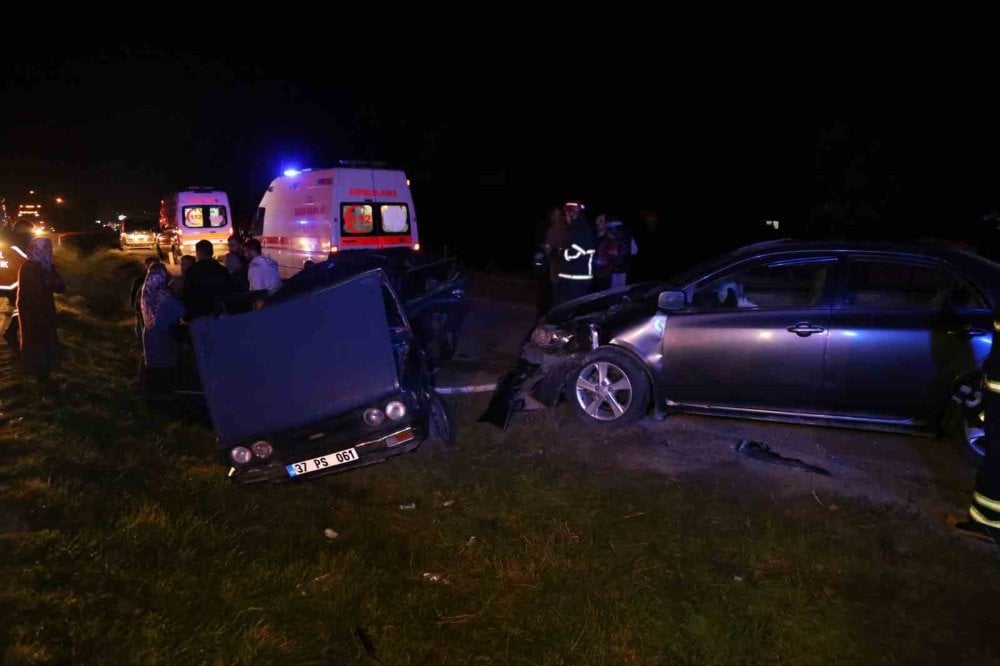 Kastamonu'da kaza! araçta bulunan 4 kişi sıkıştı