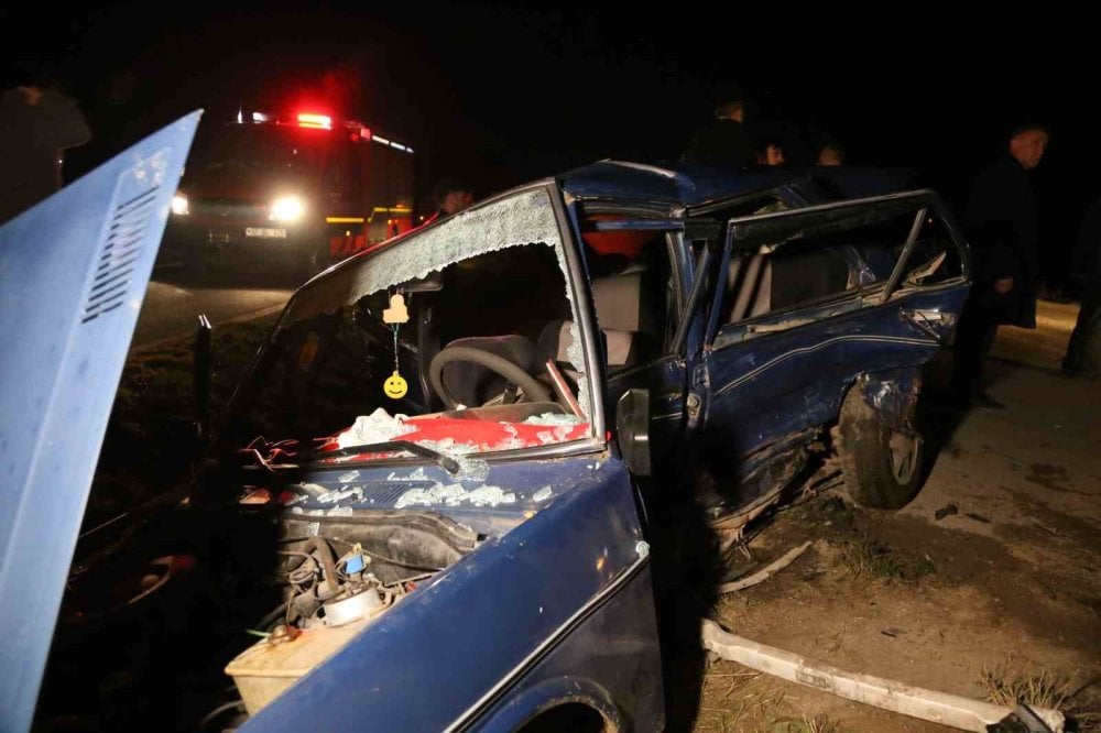 Kastamonu'da kaza! araçta bulunan 4 kişi sıkıştı