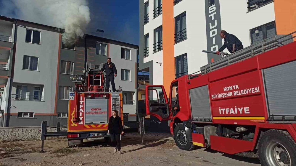 Konya’da 4 katlı apartmanda yangın paniği