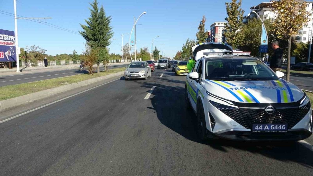 Malatya'da ticari taksi ile otomobil çarpıştı