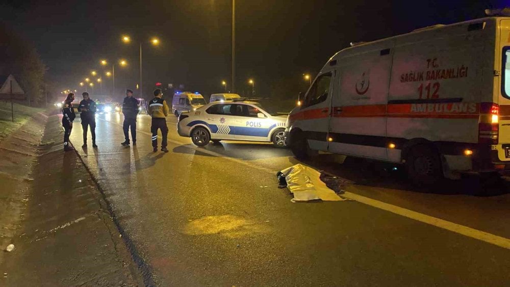 TEM Otoyolu’nda feci kaza: Motosikletteki 2 kişi öldü