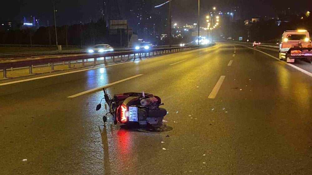 TEM Otoyolu’nda feci kaza: Motosikletteki 2 kişi öldü