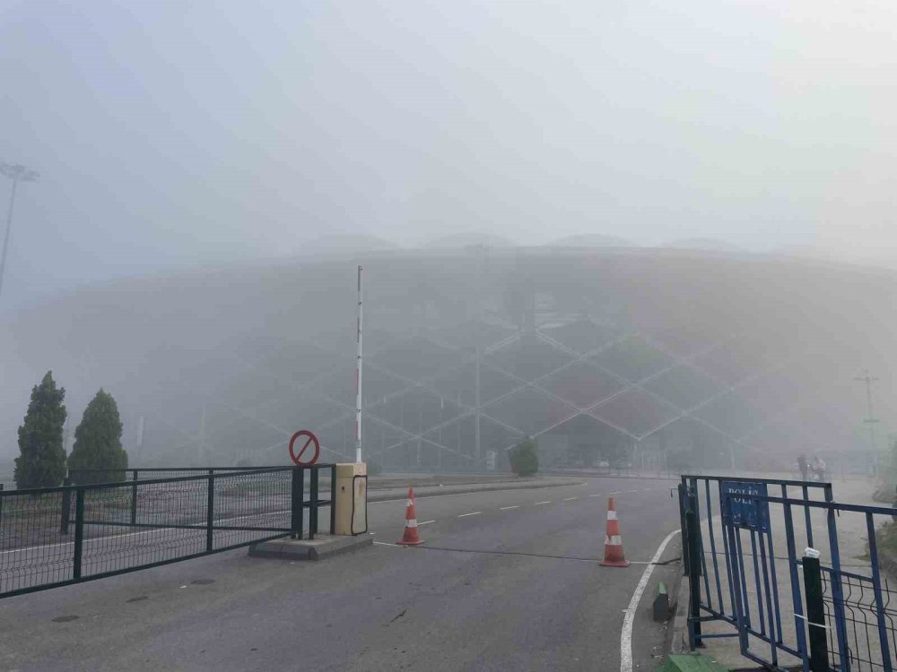 Sakarya güne sisle uyandı: Görüş mesafesi 10 metreye kadar düştü