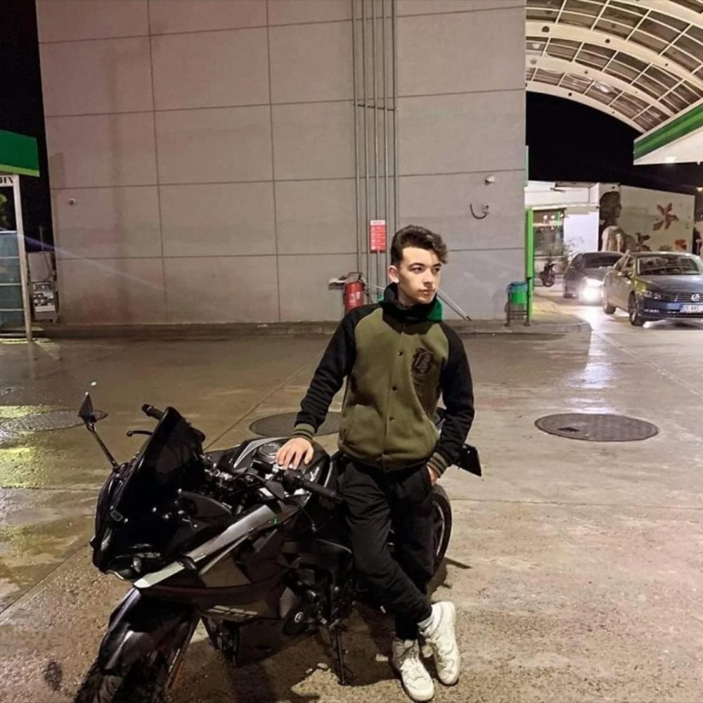 Ters şeride girdi motosiklete çarptı: 1 ölü 1 yaralı