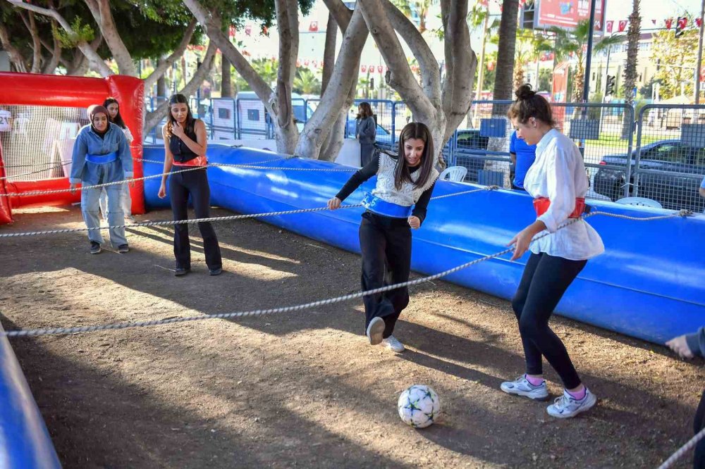 3. Mersin Gençlik Festivali'nde ikinci gün heyecanı