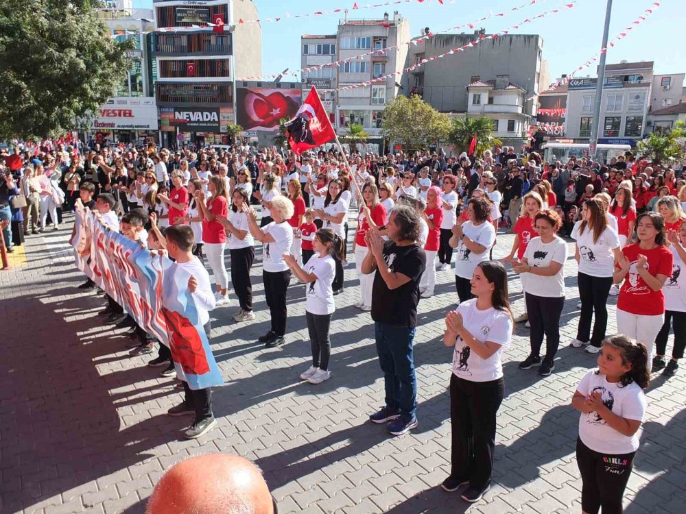 Balıkesir’de 101.yılda 101 kişi zeybek oynadı