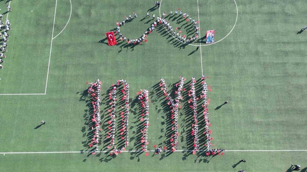 Cumhuriyet kutlamalarında güvercinler havalandı