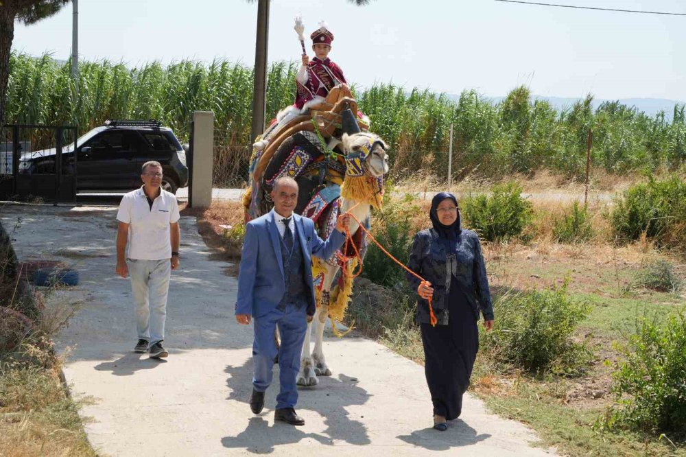 Güreş devesi ile sünnet konvoyu