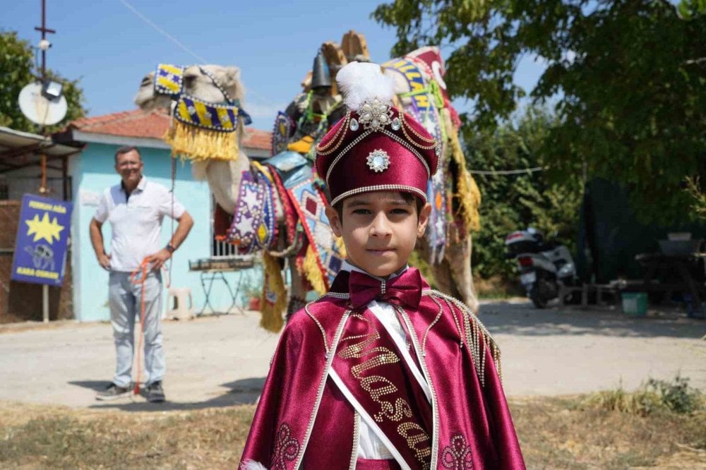 Güreş devesi ile sünnet konvoyu