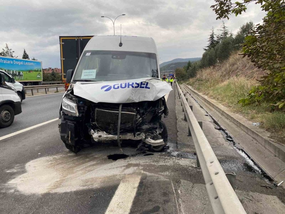 TEM’de trafiği kilityelen kaza