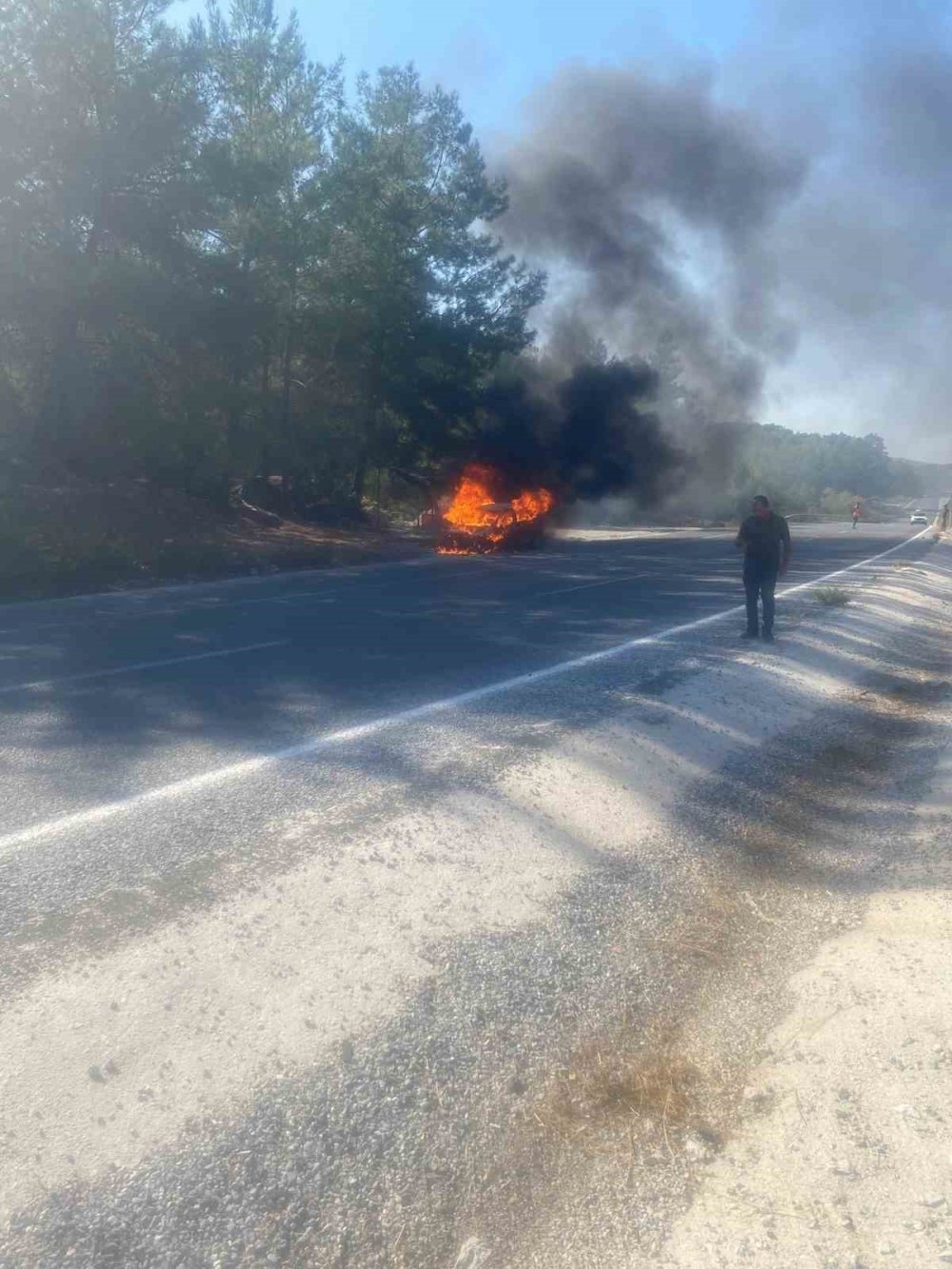 Muğla’daki yangında otomobil küle döndü