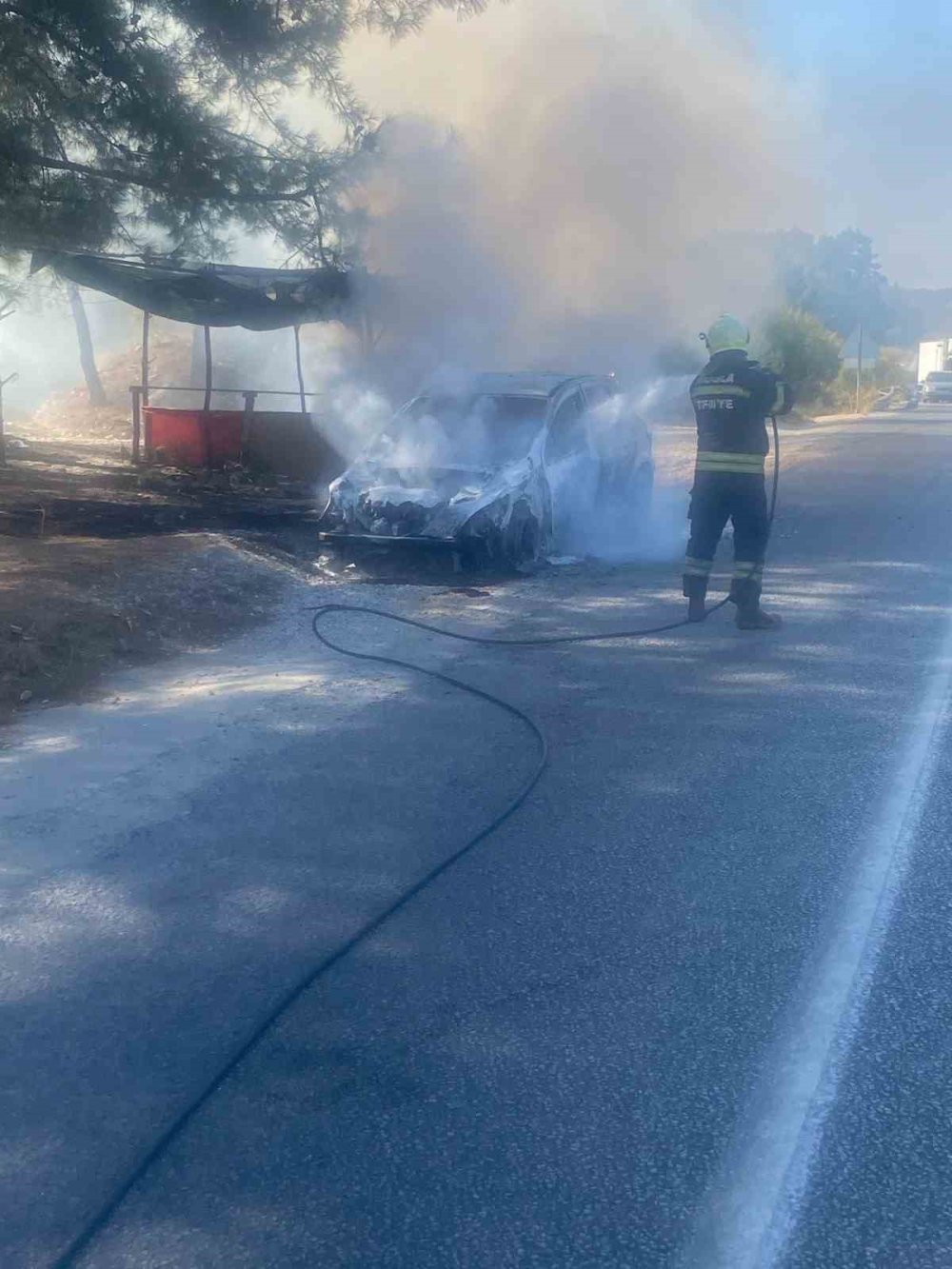 Muğla’daki yangında otomobil küle döndü