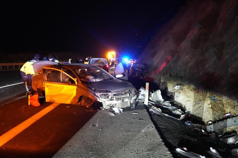 İstanbul-İzmir Otoyolu'ndaki tomruk faciası: Ölü sayısı 2’ye yükseldi