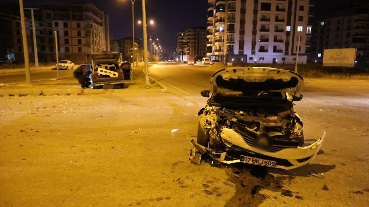 Aksaray’da feci kaza: 2’si çocuk 7 yaralı