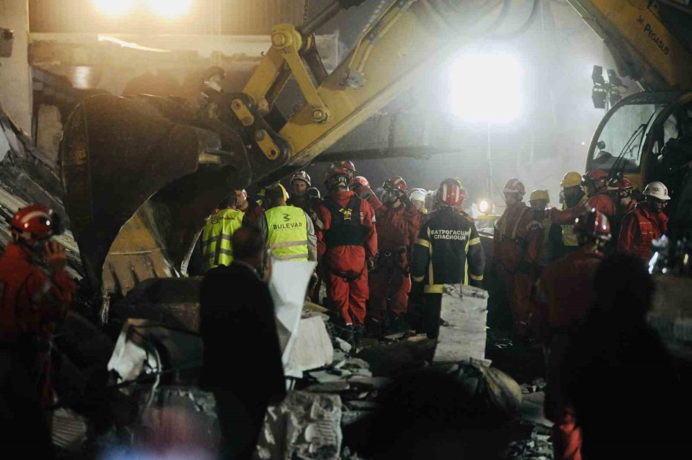 Sırbistan’da tren istasyonunda felaket! Can kaybı 11’e yükseldi