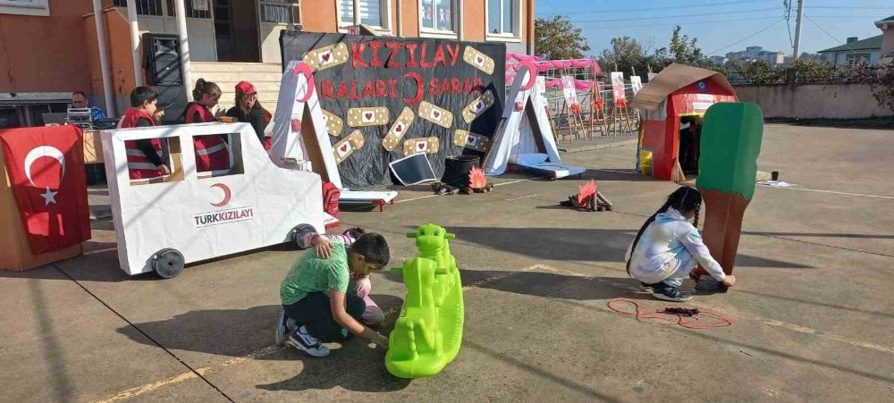 Düzce’de minik öğrencilerden muhteşem kutlama