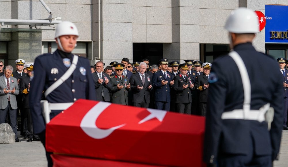 Şehit polis memuru Ogün Yürümez için İstanbul Emniyet Müdürlüğü'nde tören