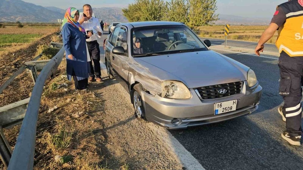 Virajda ardı ardına 2 kaza