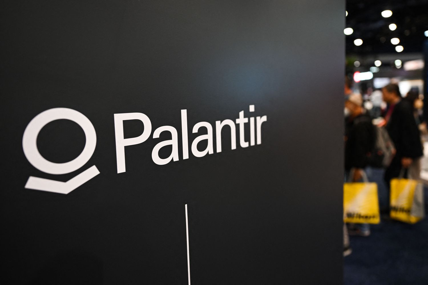 inv-palantir-gettyimages-1246026536-c350b2e10e964d4c87bf2b52ffaabf76.jpg