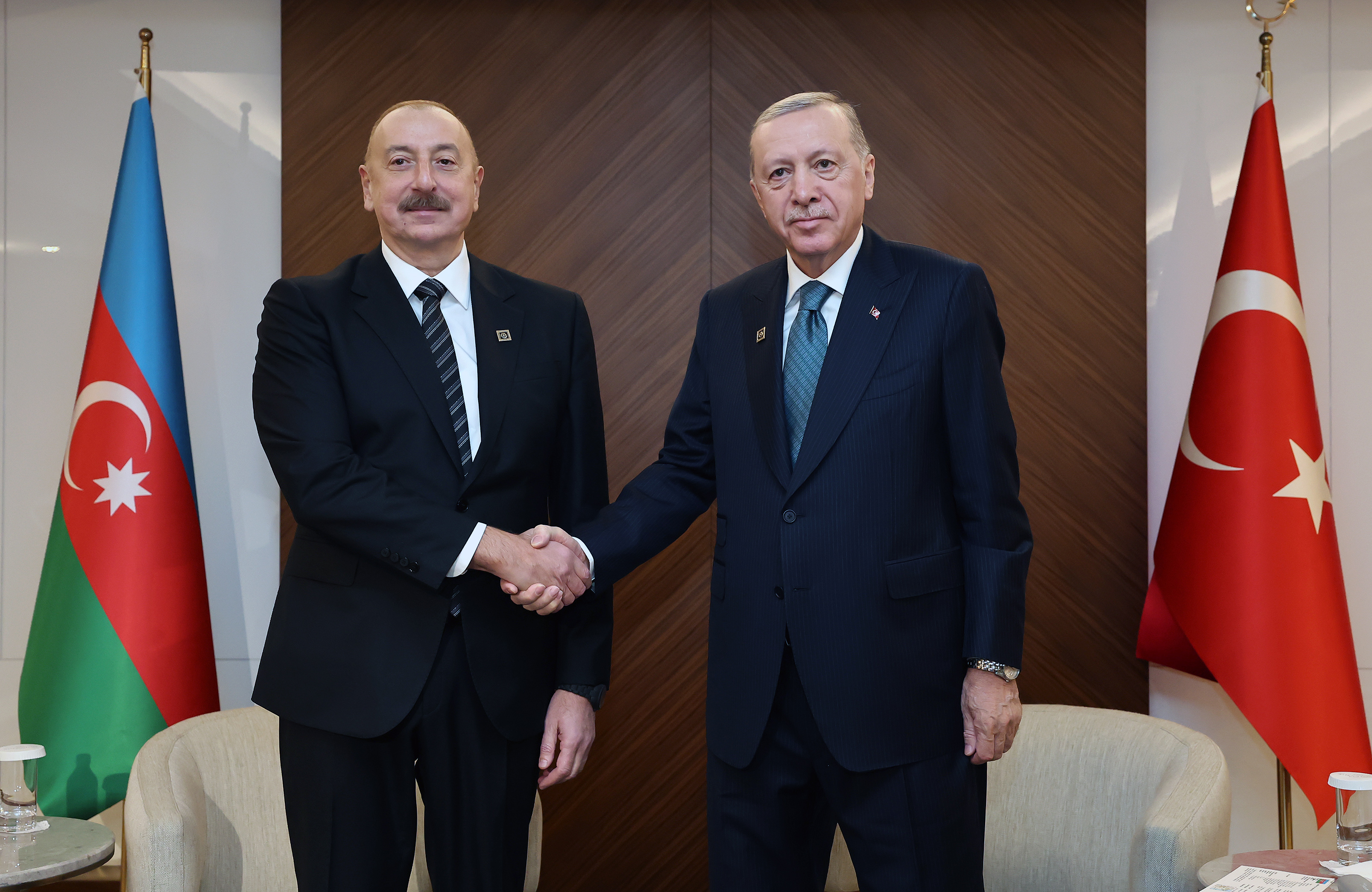 cumhurbaskani-erdogan-azerbaycan-cumhurbaskani-aliyev-ile-bir-araya-geldi-yenica-1.jpg