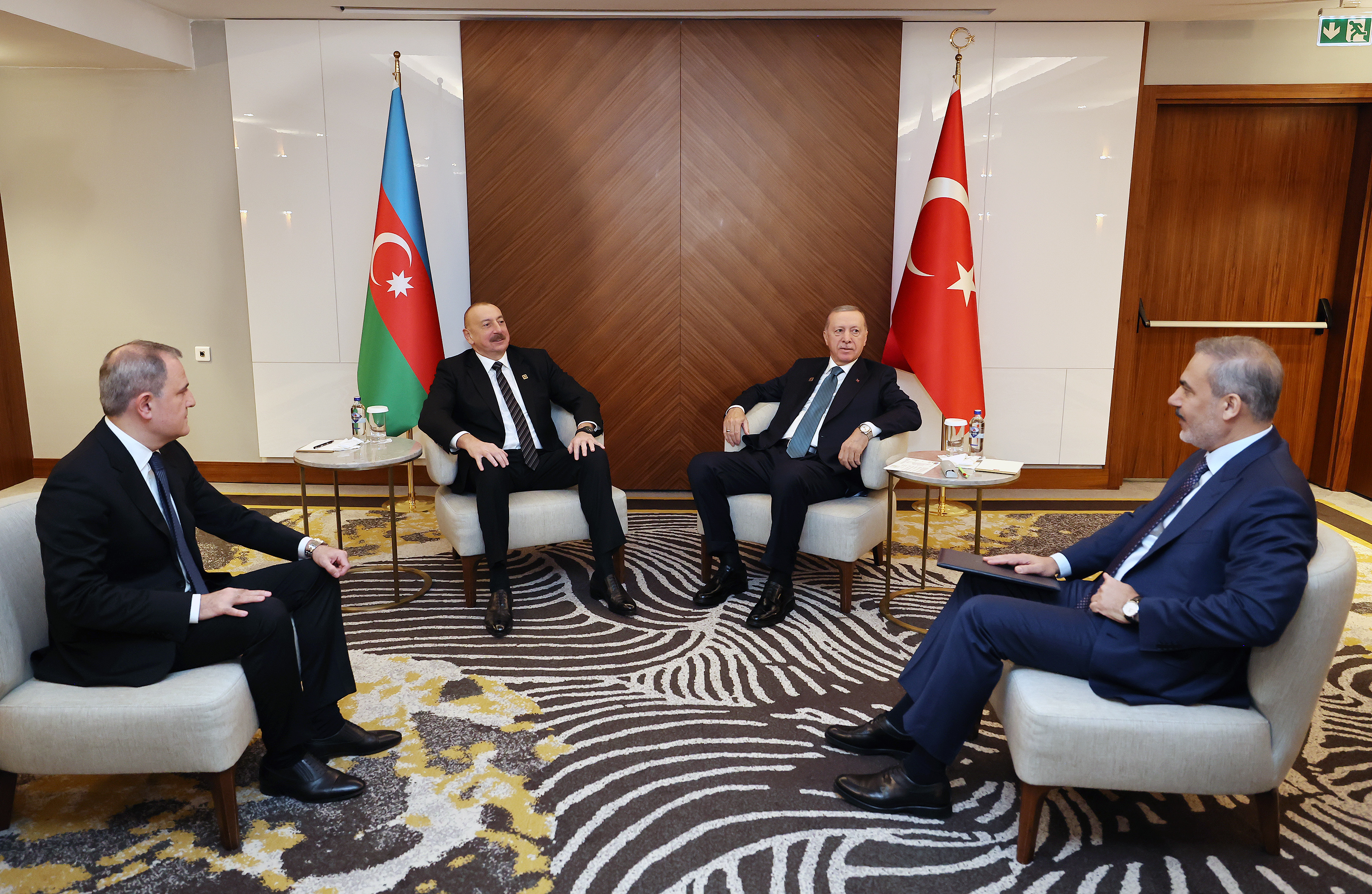 cumhurbaskani-erdogan-azerbaycan-cumhurbaskani-aliyev-ile-bir-araya-geldi-yenica-3.jpg