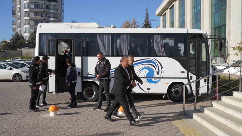 Kırıkkale’de dev skandal! 2,5 milyon liralık "sahte rapor" düzenleyen 3’ü doktor, 18 şüpheli adliyede