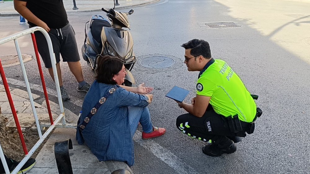 Motosikletliye çarpan kadın sürücü ağlama krizine girdi