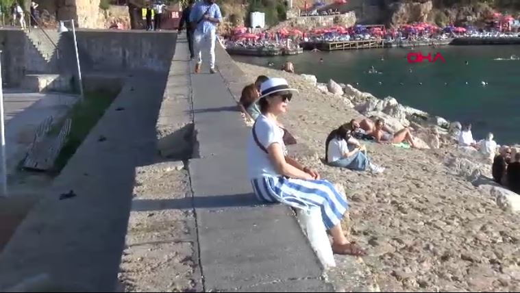 antalya-tarihi-kaleici-yat-limani-15-derece-egildi-her-gun-binlerce-turist-geciyor-yenicag-19.jpg