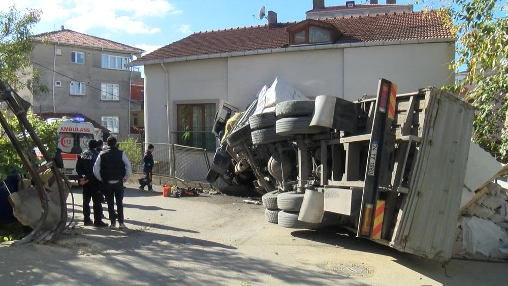 Davetsiz misafir yatak odasına böyle daldı! Facia ucuz atlatıldı