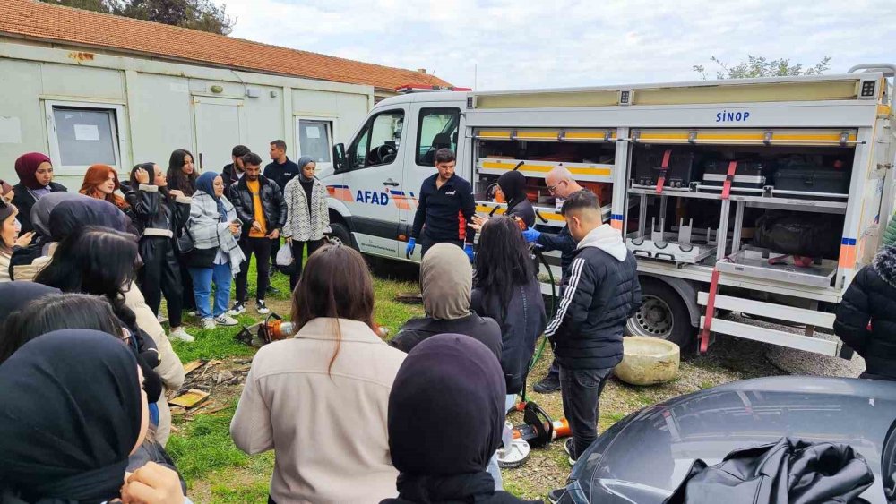 Sinop'da öğrencilere afet ve acil durumlar hakkında eğitim verildi