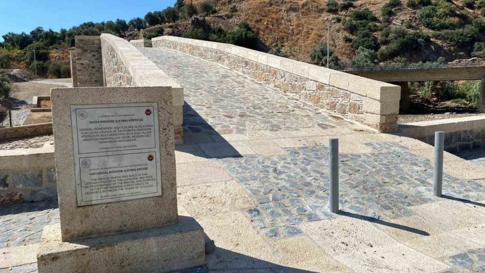 Tarihi köprü Vandalların hedefi oldu