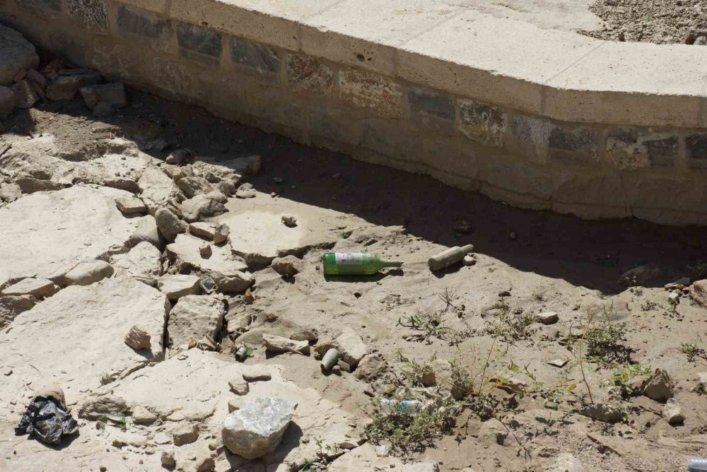 Tarihi köprü Vandalların hedefi oldu