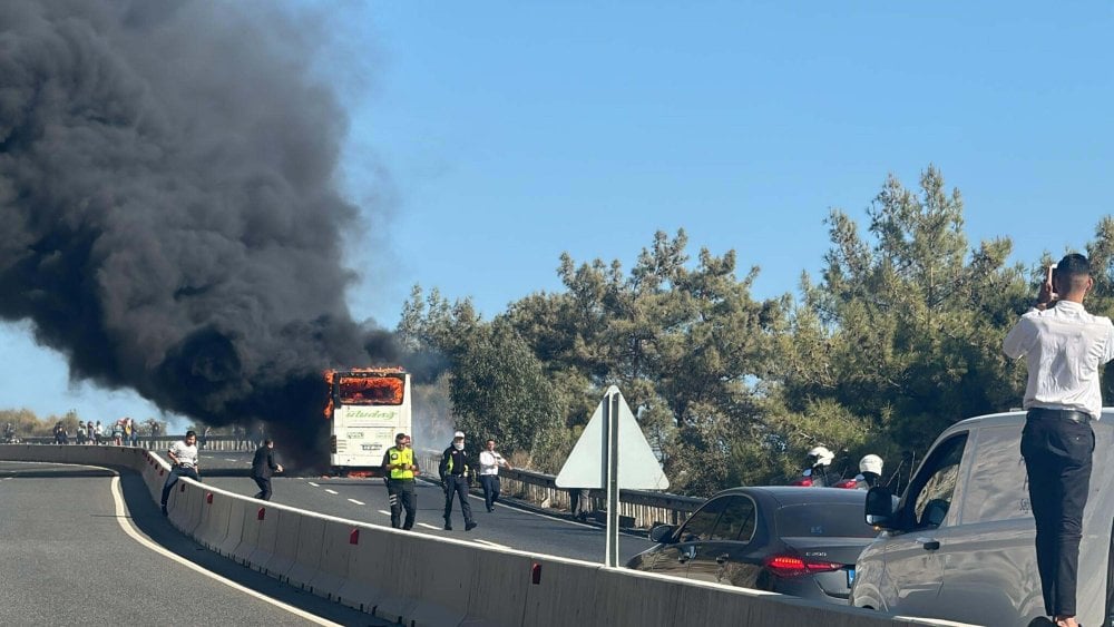 Yolcu otobüsü alev alev yandı!