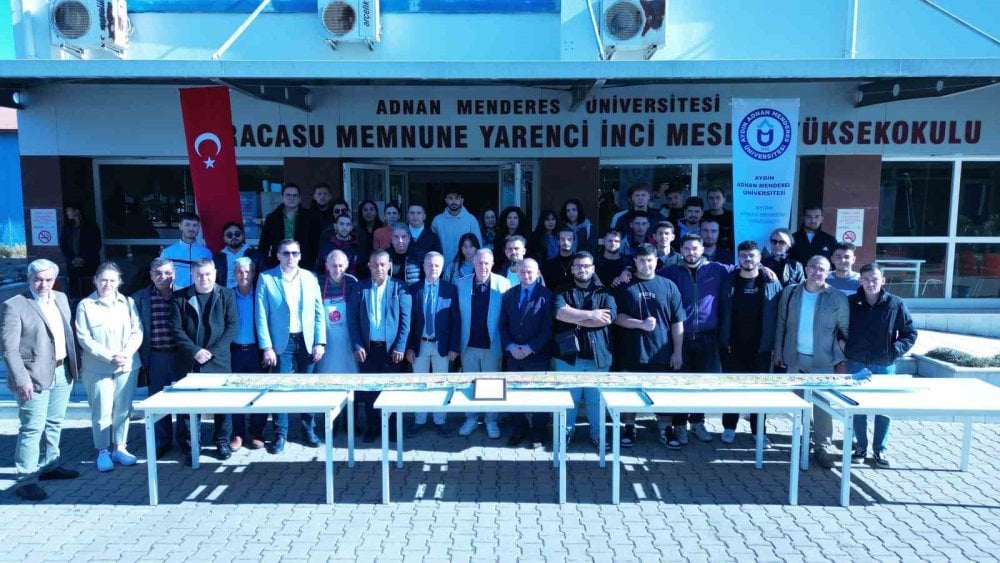 Aydın’da 6,5 metrelik pide öğrencileri şaşırttı