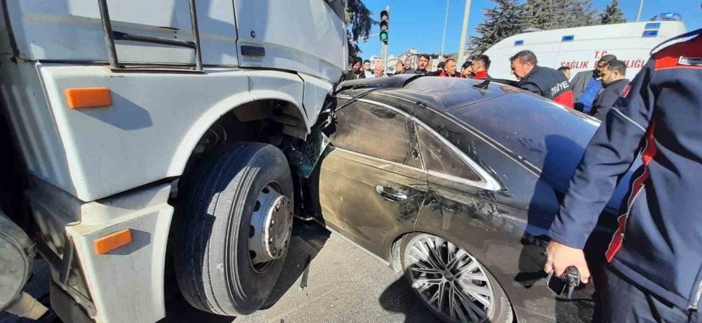 Burdur’da kırmızı ışık ihlali kazası: Can pazarı yaşandı