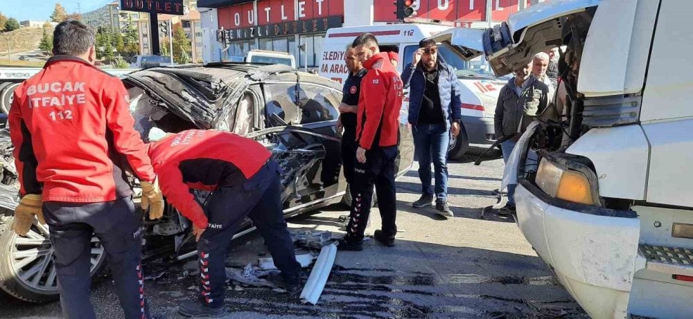 Burdur’da kırmızı ışık ihlali kazası: Can pazarı yaşandı