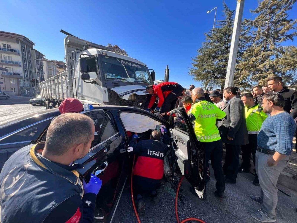 Burdur’da kırmızı ışık ihlali kazası: Can pazarı yaşandı