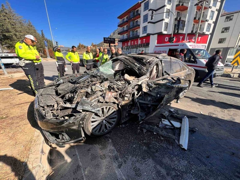 Burdur’da kırmızı ışık ihlali kazası: Can pazarı yaşandı