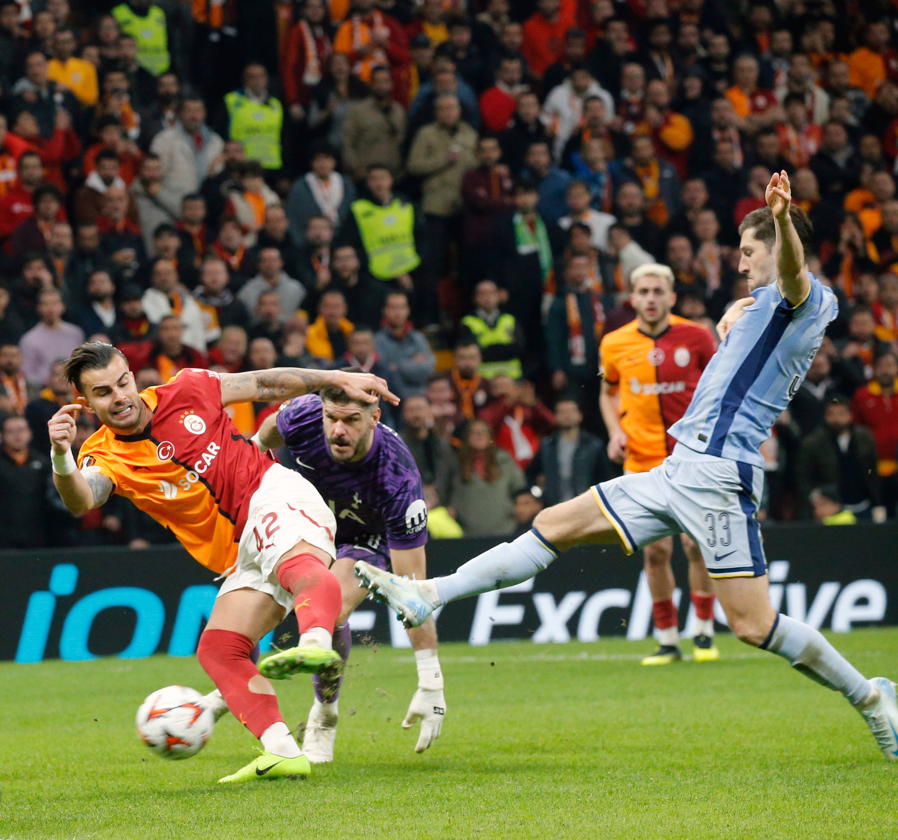 galatasaray-tottenham-ek-fotograflar-410759-121126.jpg