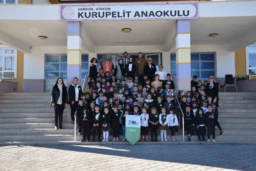 Samsun'da minik öğrenciler Atatürk’ü fidan dikerek andı