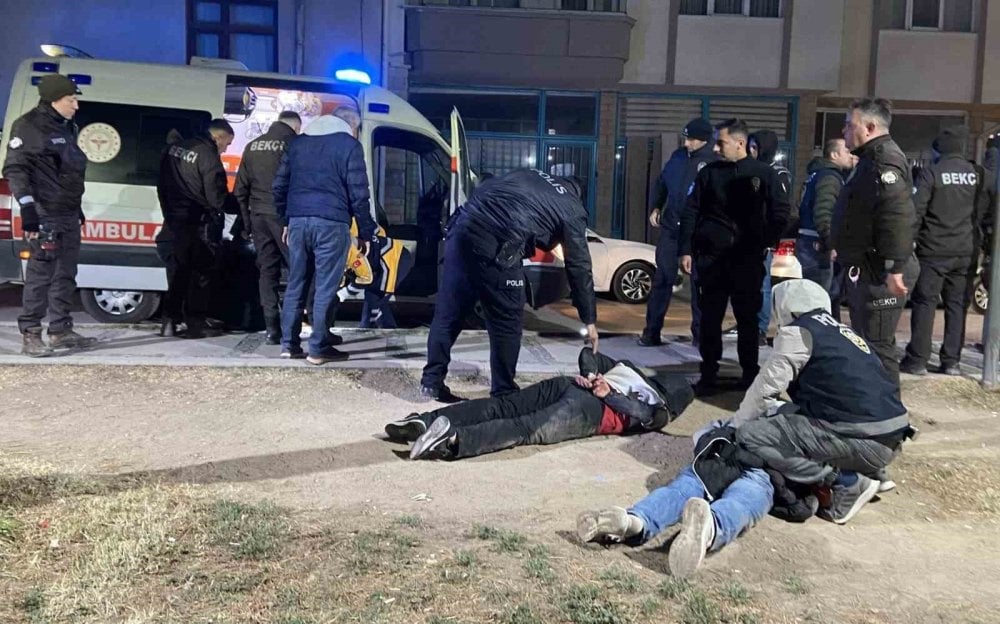 Aksaray’da tartışma bıçaklı kavgaya döndü: 3 kişi yaralandı 7 gözaltı