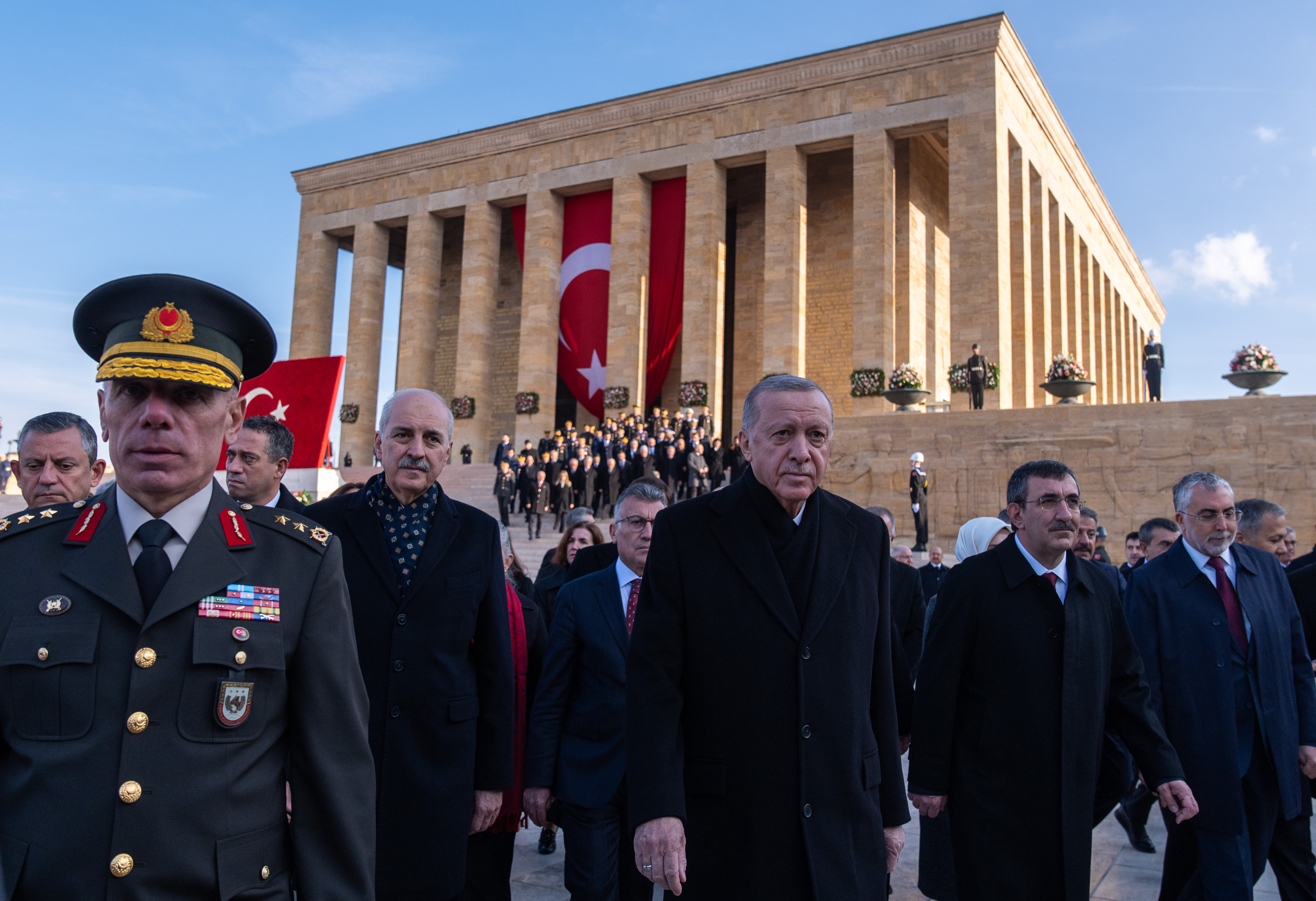 buyuk-onder-ataturku-aniyoruz-devlet-erkani-anitkabirde-atanin-huzurunda-yenicag-10.jpg