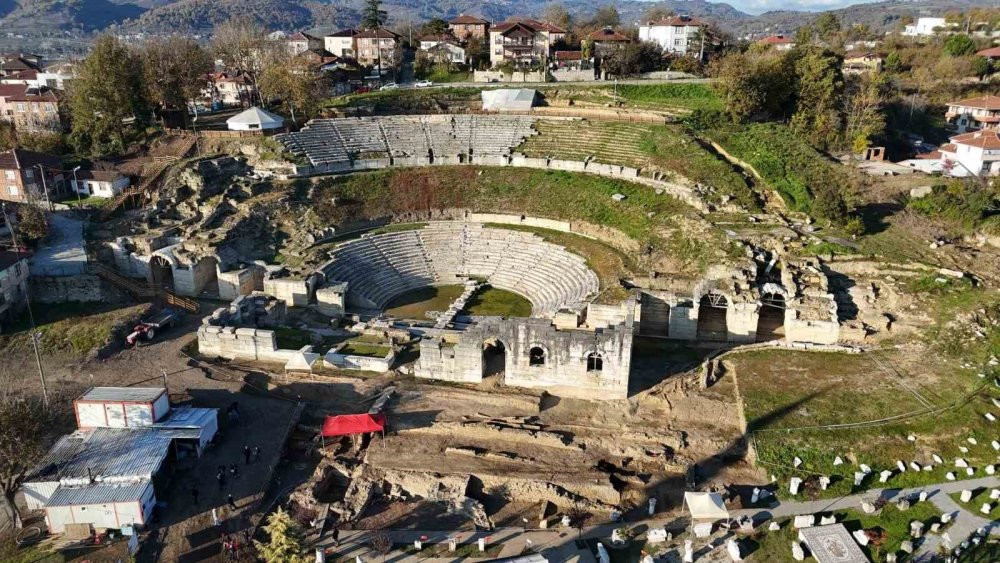 Düzce'deki Konuralp antik tiyatrosunda önemli bir bulguya rastlandı
