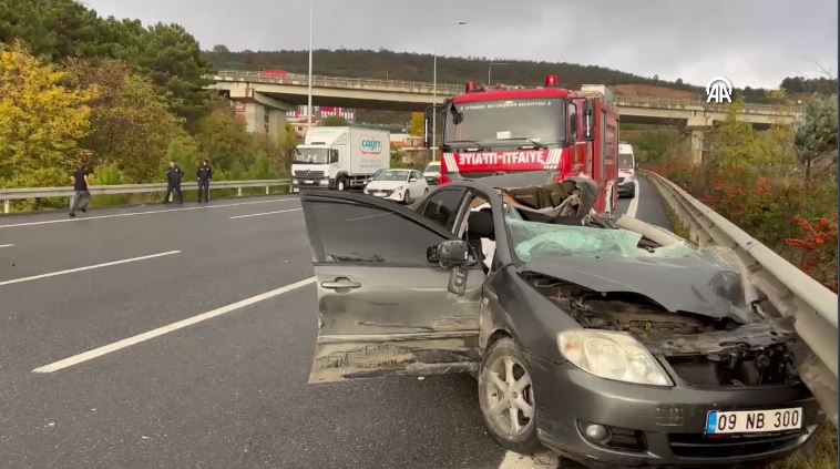 ekmekoyde-zincirleme-trafik-kazasi-2-yarali-yenicag-10.jpg