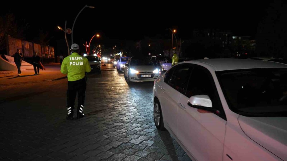 Emniyetin denetimine vatandaştan tam puan