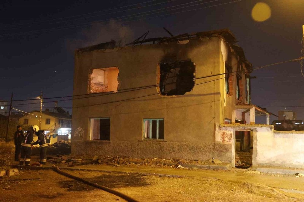 Konya’da şüpheli yangınlar: Aynı gün 3 metruk bina yandı