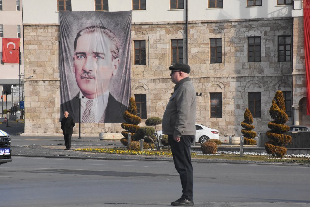 Sivas’ta 'Ata'ya saygı'