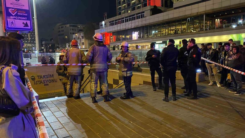 Taksim'de intihar! Herkesin gözü önünde canına kıydı